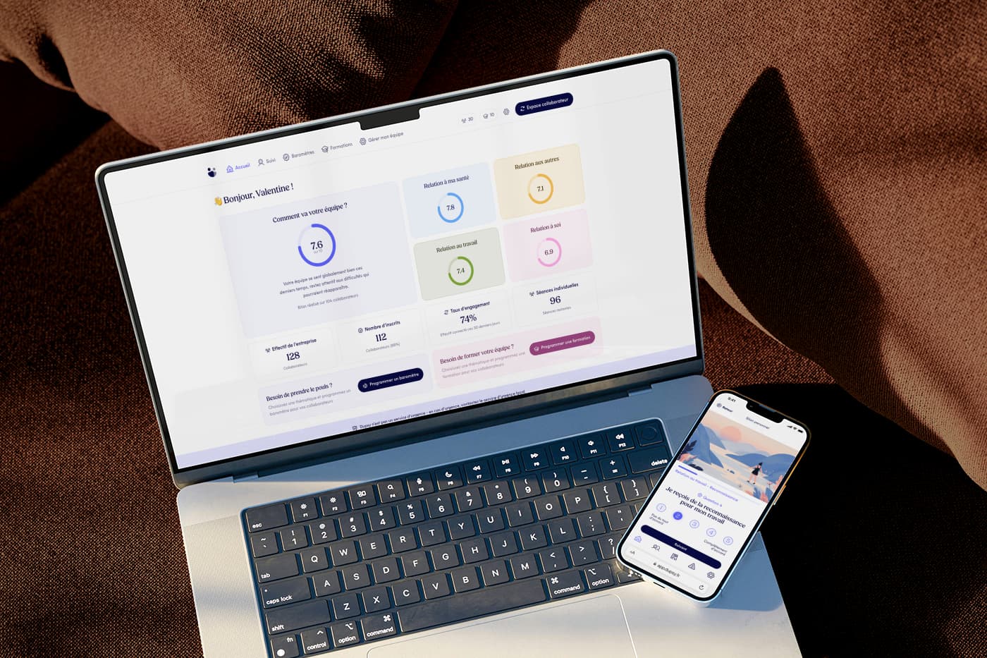 Le tableau de bord de la plateforme Dupsy sur un ordinateur portable et un smartphone